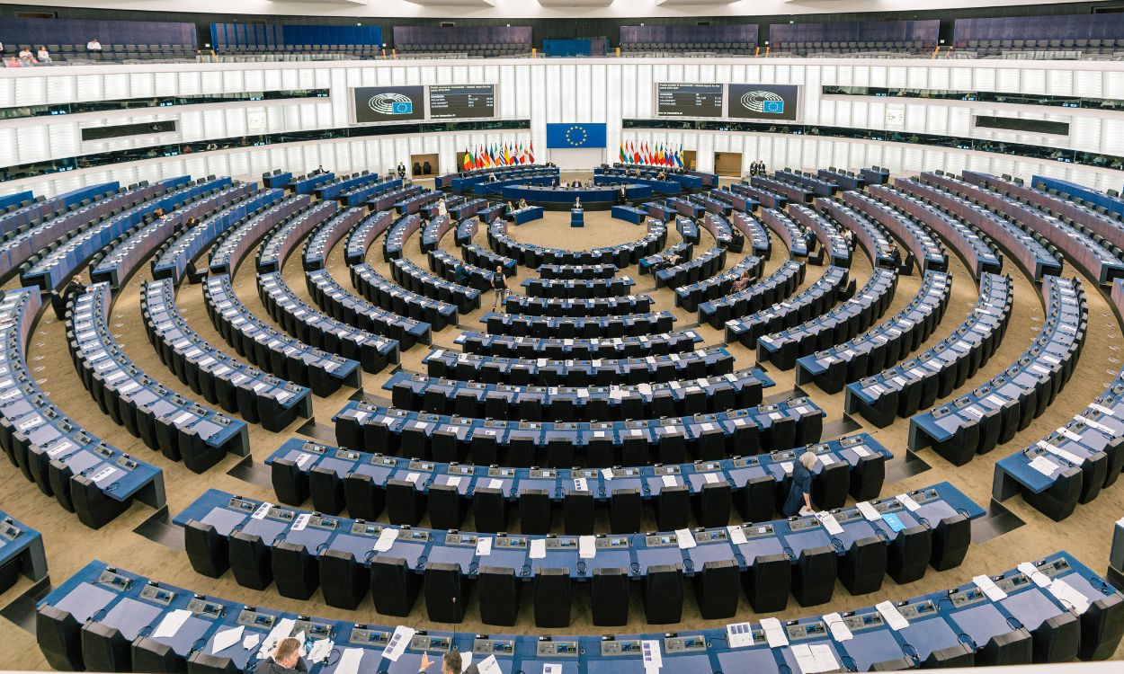 Vista general del hemiciclo del Parlamento Europeo, institución parlamentaria que en la Unión Europea representa a los ciudadanos europeos y ejerce el Poder legislativo. EP