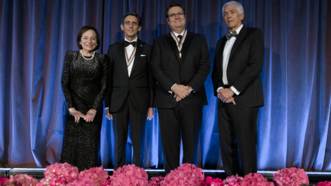 El presidente de Telefónica, José María Álvarez Pallete, recibe la Medalla de Oro de la Americas Society. Fuente Paula Abreu Pita - AS/COA
