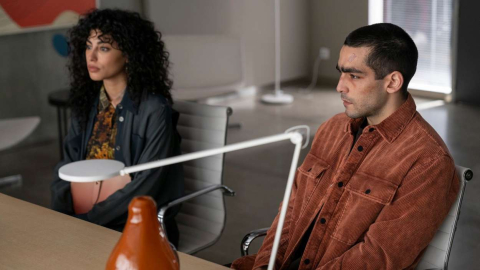 Mina El Hammani y Omar Ayuso en 'Élite'. Matías Uris/Netflix.