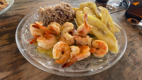 Camarones al ajillo, un plato típico en Chachahuate