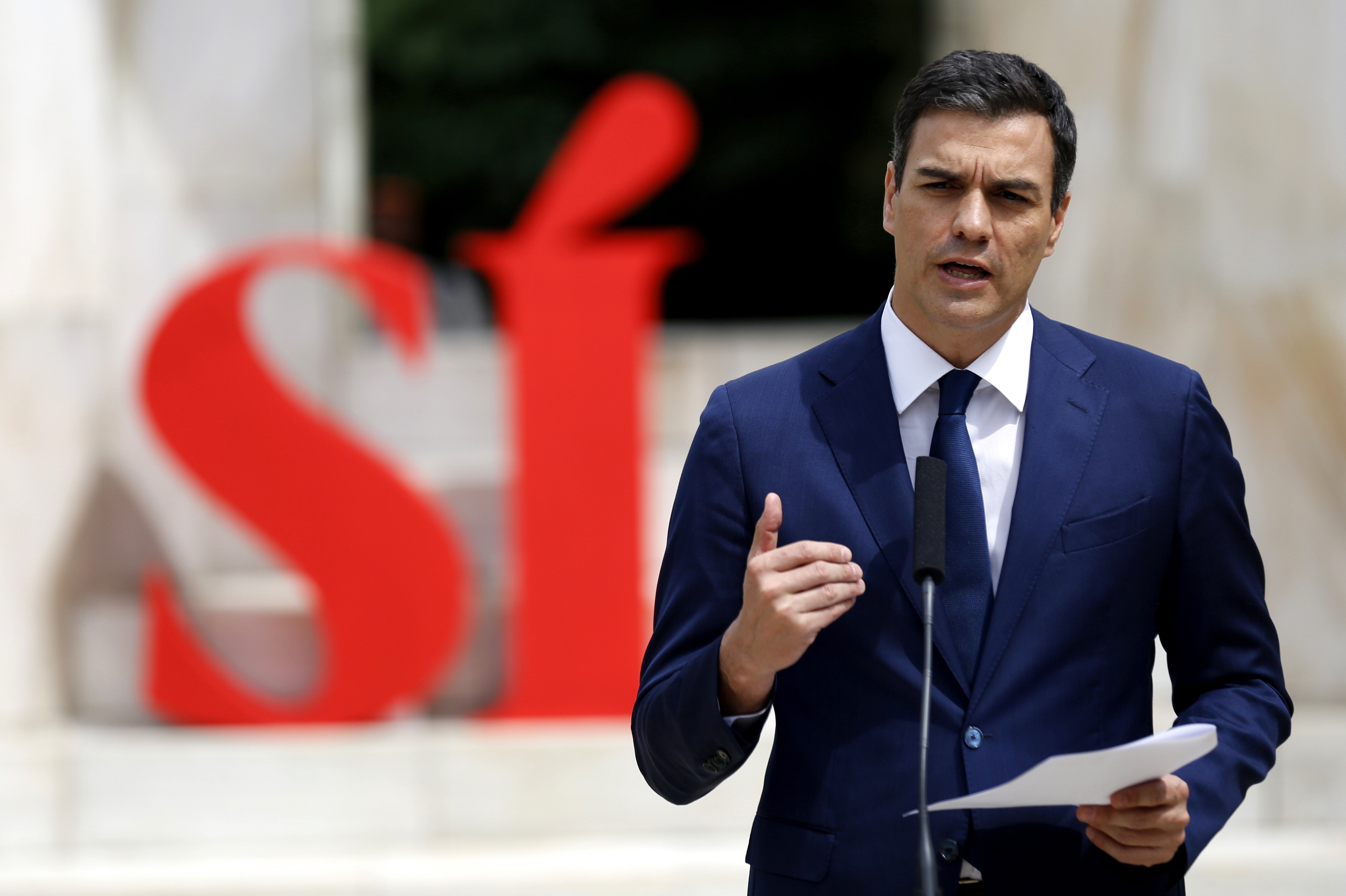 El secretario general del PSOE, Pedro Sánchez, durante la presentación del documento "Sí a los seis principios para el gobierno del cambio", con vistas a las elecciones generales del 26 de junio. EFE