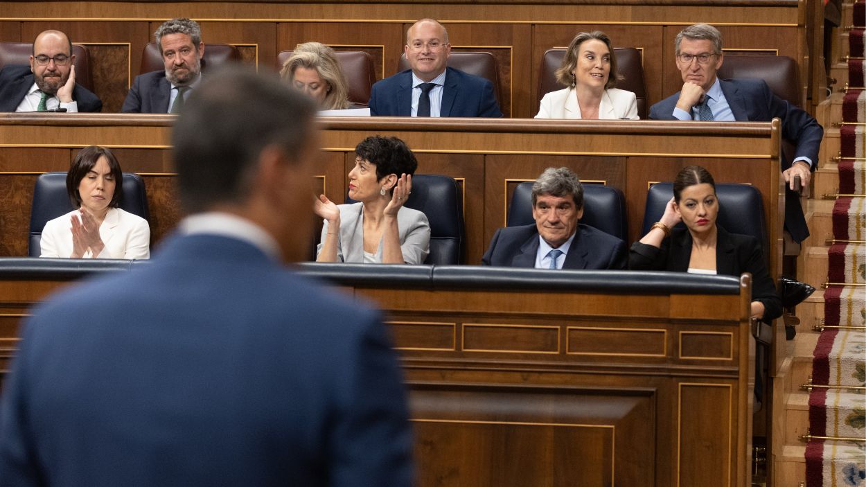 El presidente del Gobierno, Pedro Sánchez, en una sesión de control en el Congreso, frente a la bancada del PP. EP.