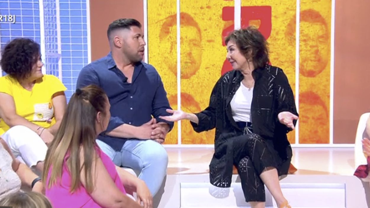 Ana Rosa Quintana, junto a Kike Quintana en 'TardeAR'. Mediaset España