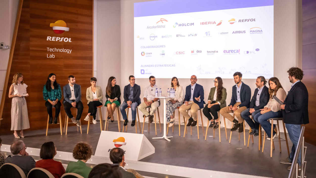 Foto de familia del acto celebrado este jueves por All4Zero