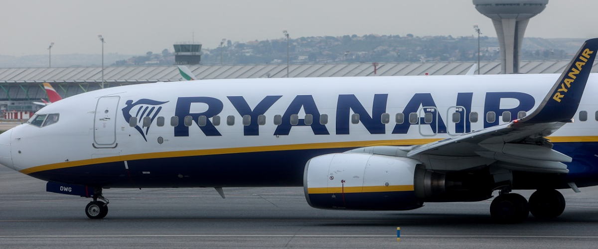 Ryanair, pese al repliegue aeroportuario, aumenta las plazas en España