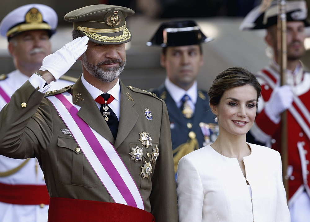 Los Reyes presidiendo el Día de las Fuerzas Armadas este sábado en Madrid. 
