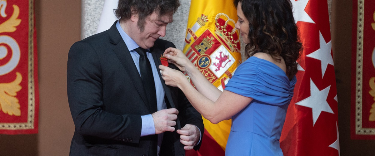 La derrota electoral de Milei en Buenos Aires sitúa en el punto de mira su sintonía con Ayuso y Vox