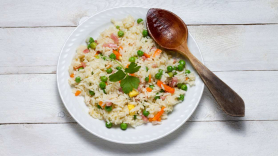 Arroz tres delicias: una receta ‘oriental’ que es fácil y deliciosa
