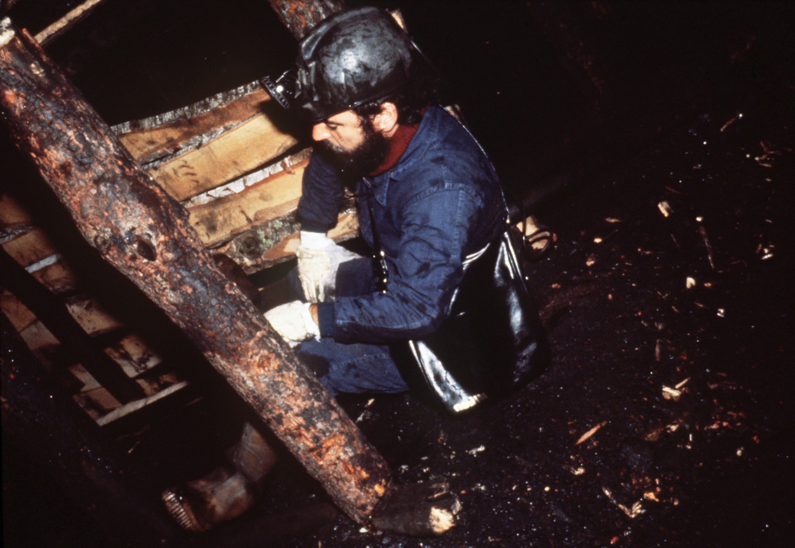 Un minero trabajando en una mina en Asturias