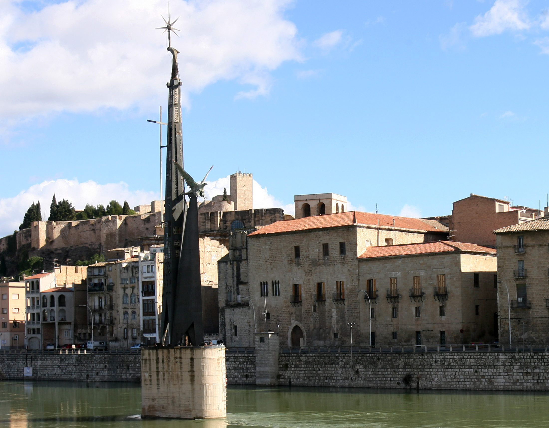 El monumento de Tortosa a la Batalla del Ebro.
