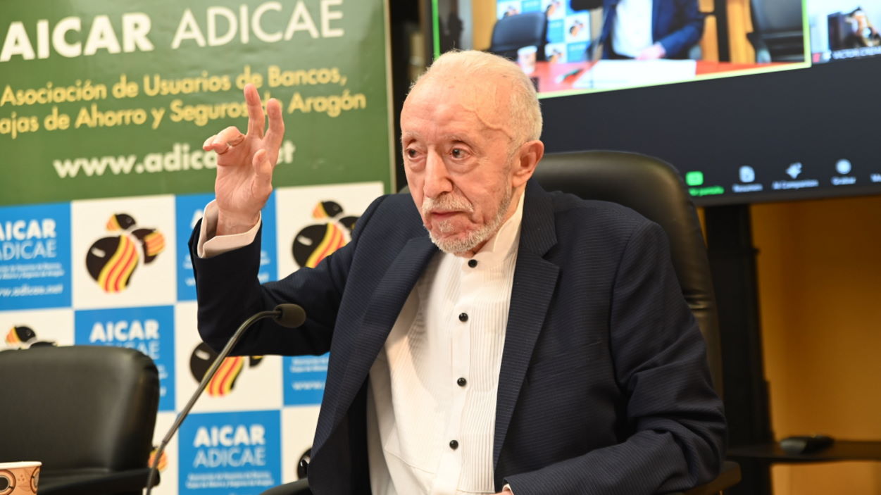 El presidente de ADICAE, Manuel Pardos, en la rueda de prensa posterior a la sentencia. EP.
