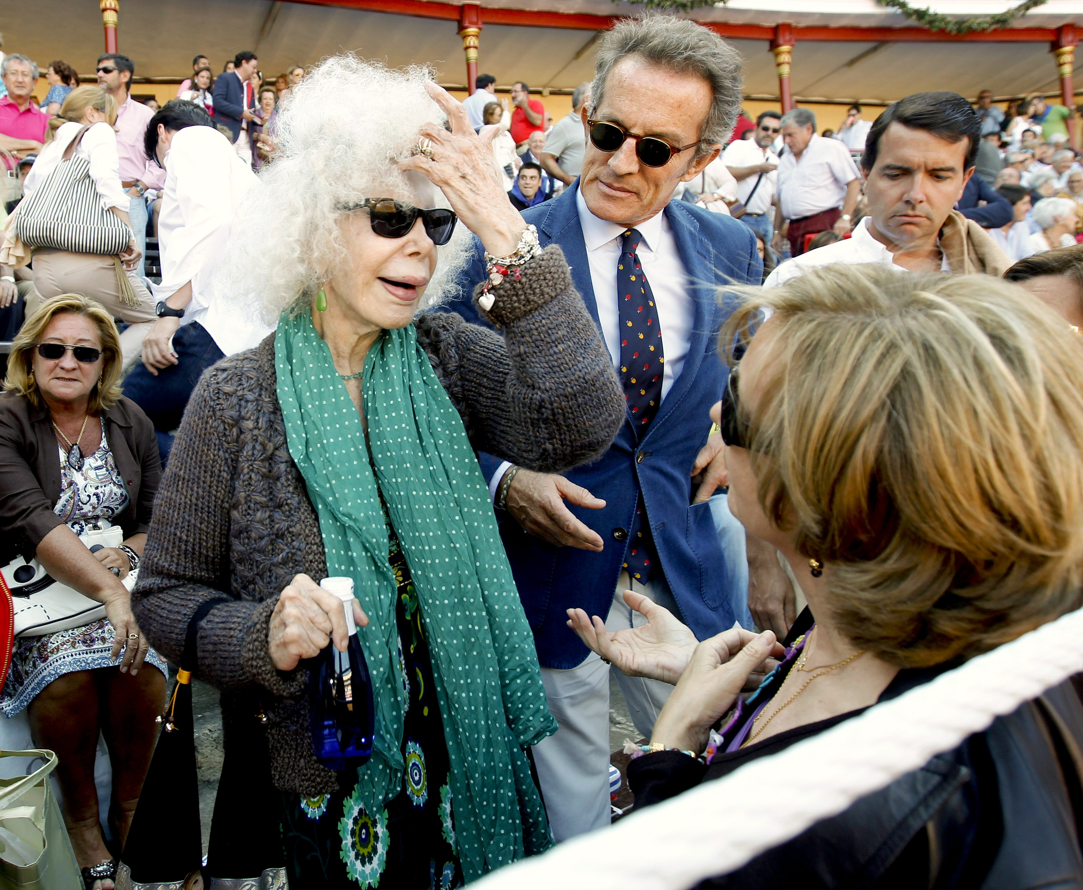 Cayetana Fitz-James Stuart, duquesa de Alba, junto a Alfonso Díez. EFE/Archivo