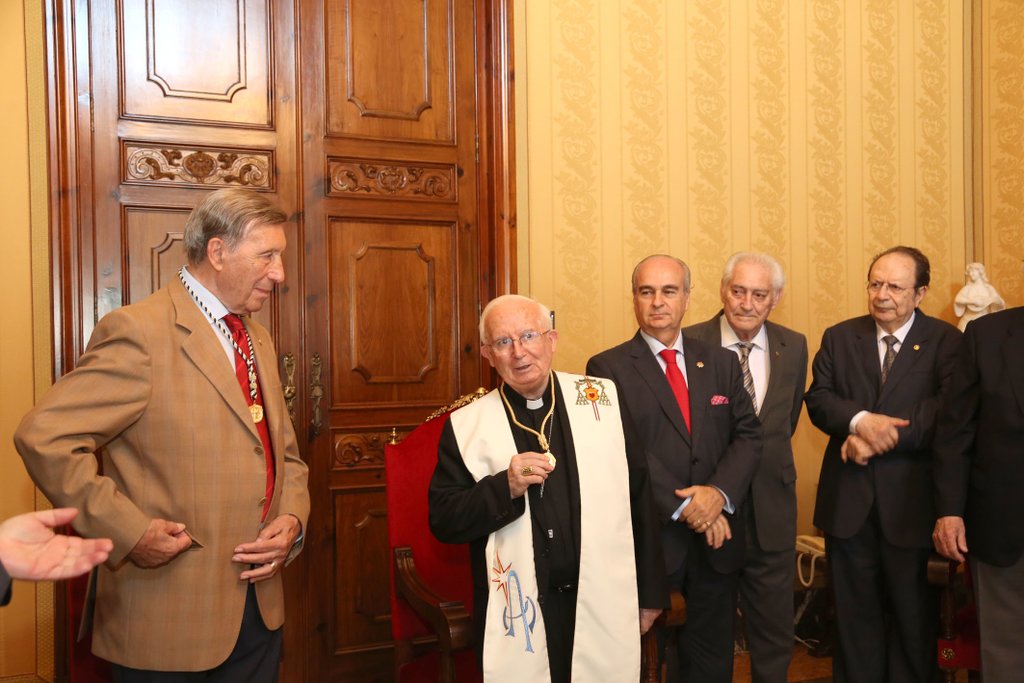 La Asociación Pila Bautismal con el arzobispo de Valencia, monseñor Cañizares