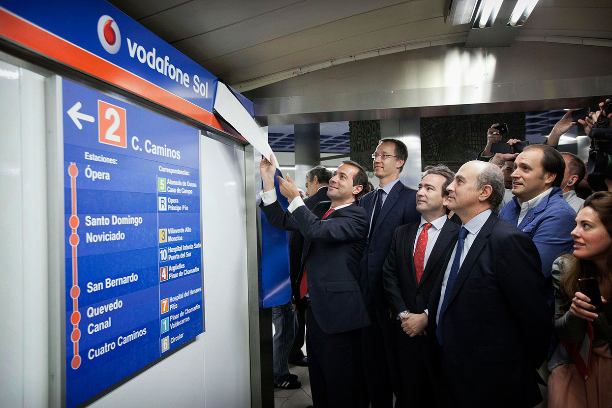Salvador Victoria estrena un cartel de Vodafone Sol.