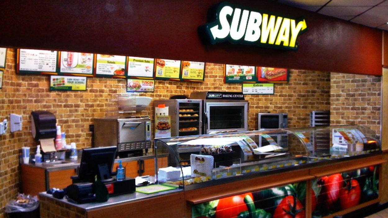 Subway, una de las cadenas de comida rápida más populares, ha sido denunciada por explotación de inmigrantes