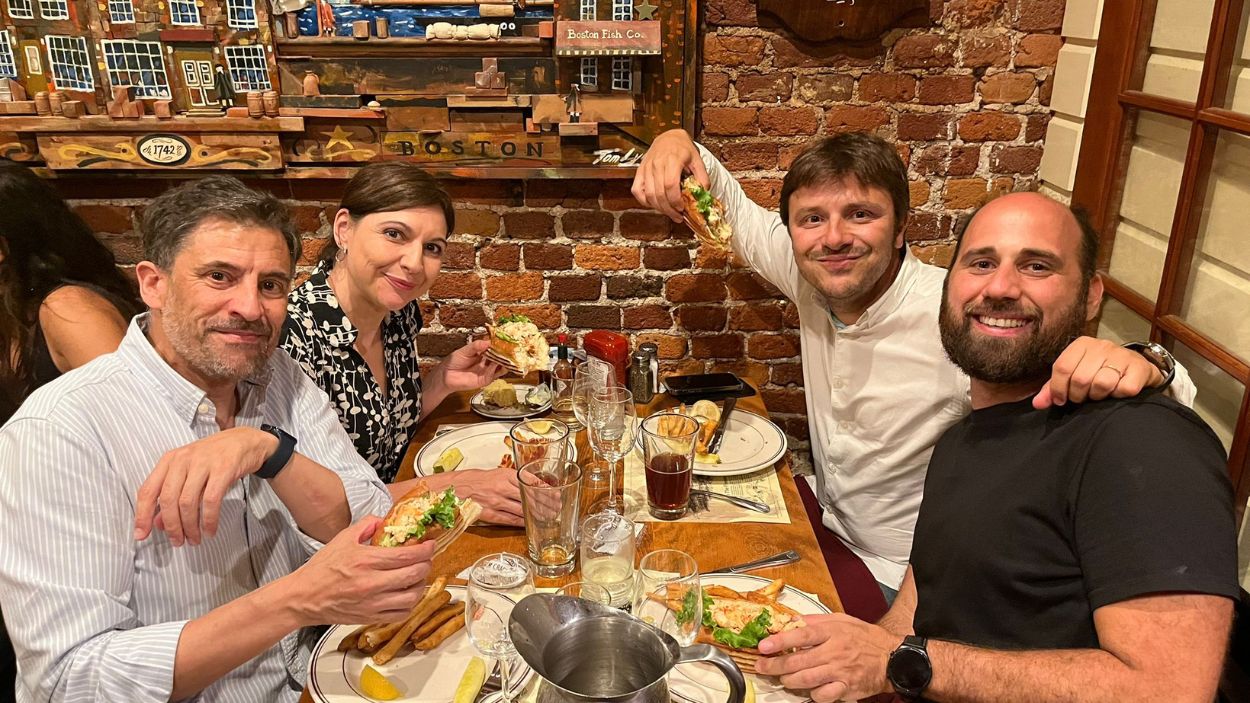 Cena en un restaurante típico americano