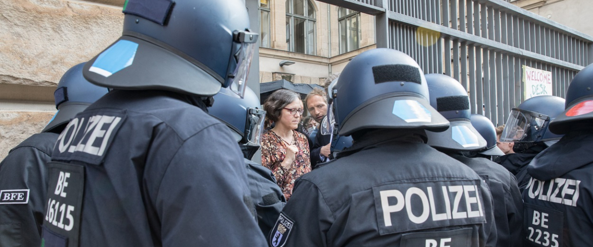 La alcaldesa alemana Iris Stalzer, en estado crítico tras ser apuñalada frente a su casa