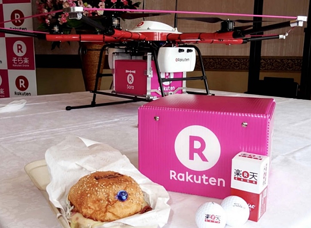 La primera prueba del drone de Rakuten se lleva a cabo en un campo de golf próximo a Tokio. 