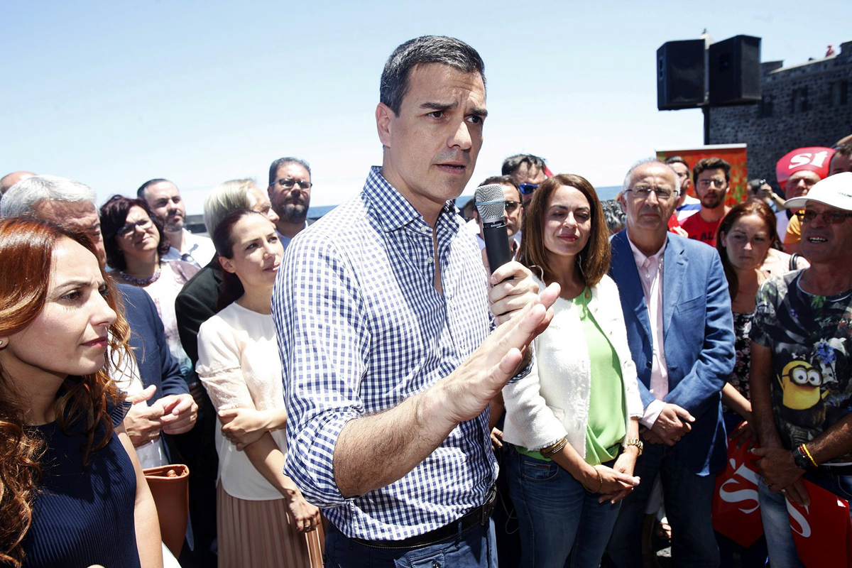Pedro Sánchez durante un mintin de campaña
