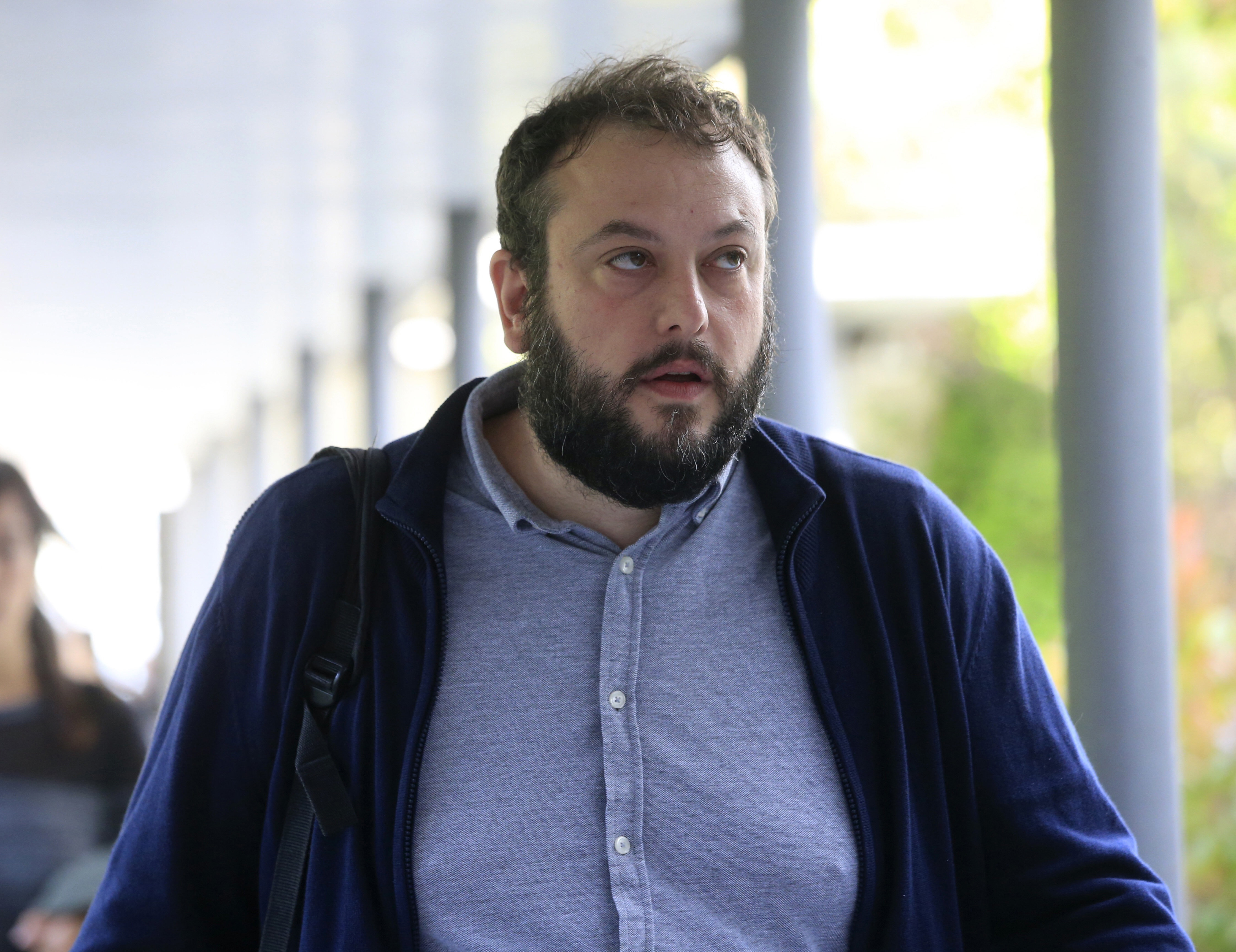El concejal del Ayuntamiento de Madrid Guillermo Zapata, a su llegada hoy al Juzgado de lo penal número 14 de Madrid. EFE