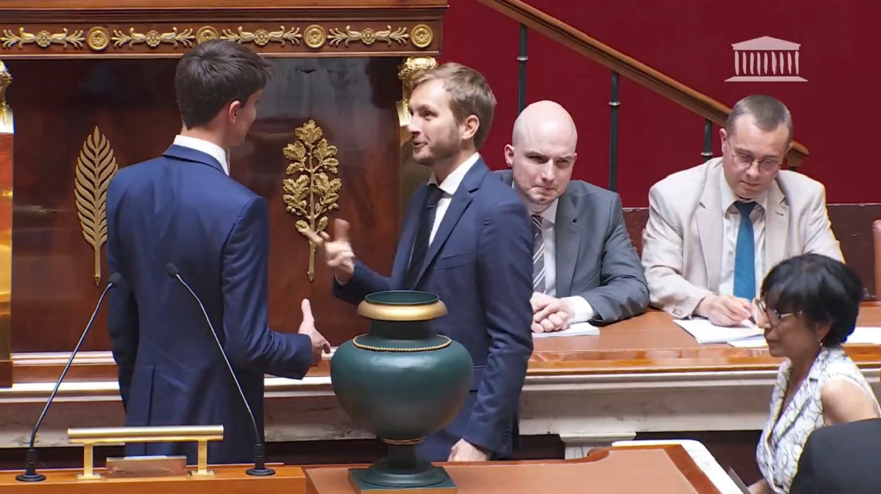 François Piquemal, 'jugando' a piedra, papel o tijera con Flavien Termet. EP