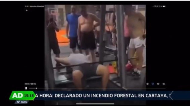 'Andalucía Directo' la lía colando un vídeo surrealista mientras habla de incendios forestales en Huelva. Canal Sur