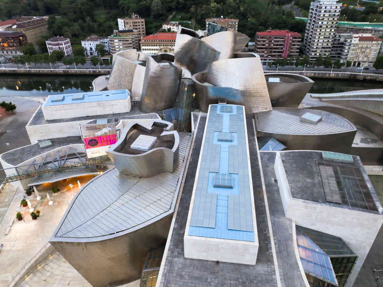Vista aérea del Museo Guggenheim Bilbao Vista aérea del Museo Guggenheim Bilbao
