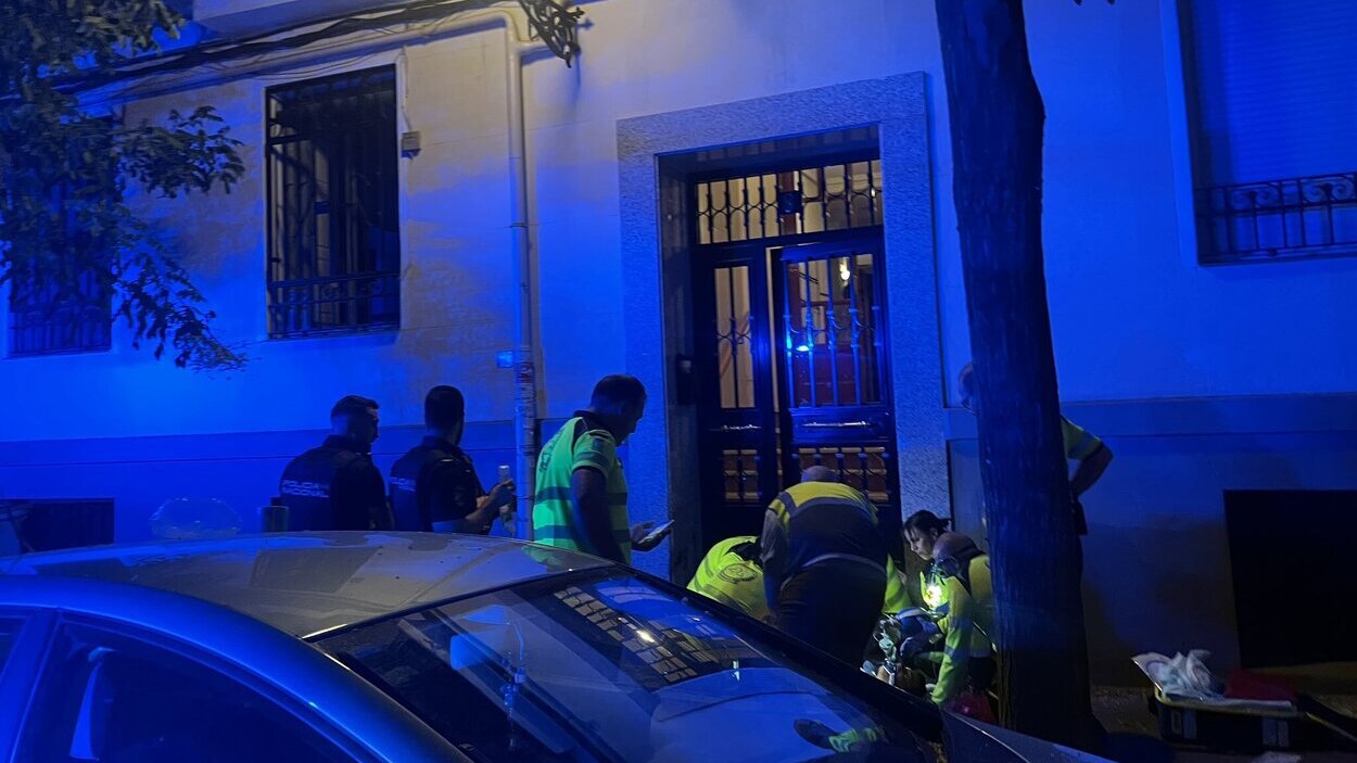 Intervención de los efectivos de Emergencias Madrid en el lugar de la agresión. Emergencias Madrid