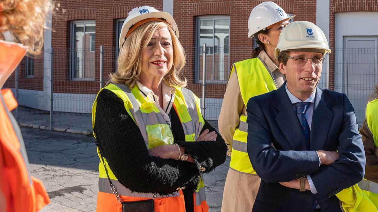 El alcalde de Madrid, José Luis Martínez Almeida, y la delegada de Obras y Equipamientos, Paloma García. EP