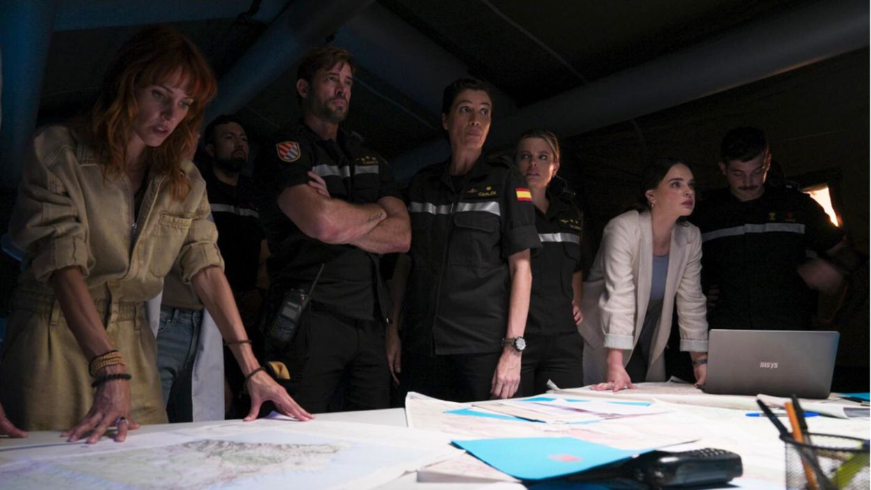William Levy y Maggie Civantos, en 'Bajo un volcán'. Secuoya Studios