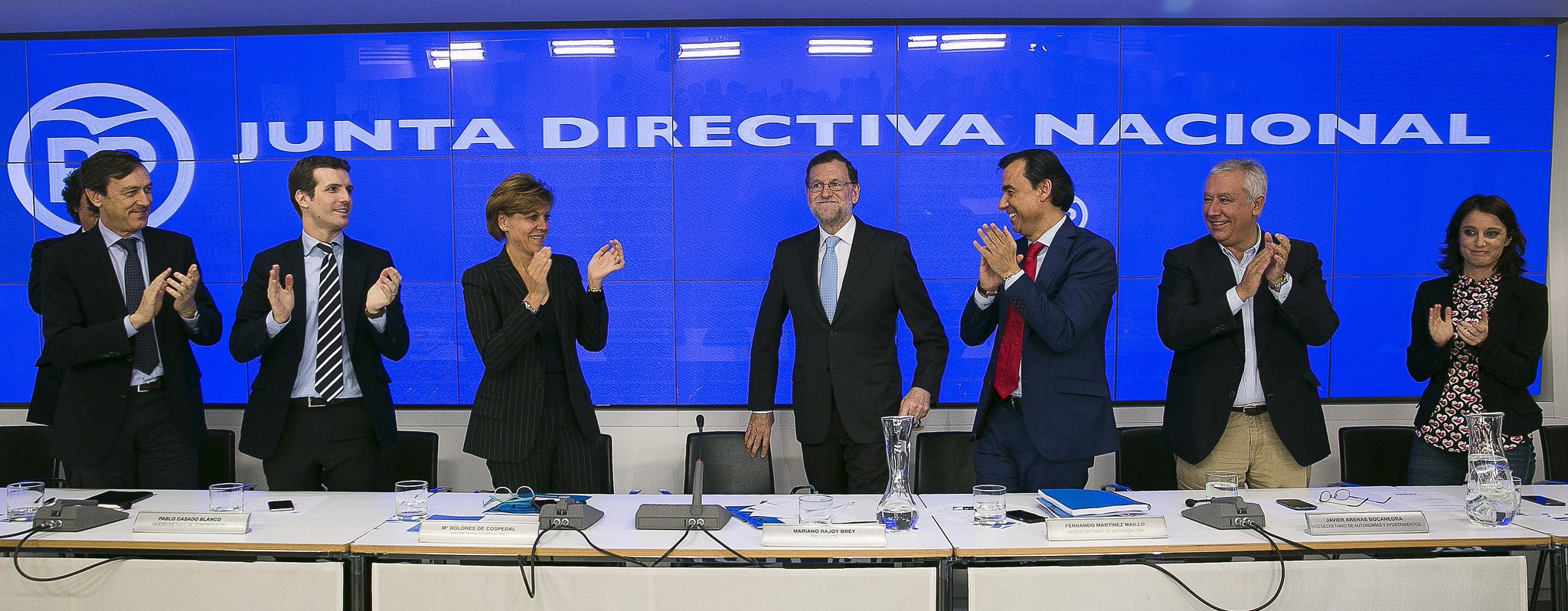 La Junta Directiva del Partido Popular aplaude a Mariano Rajoy.