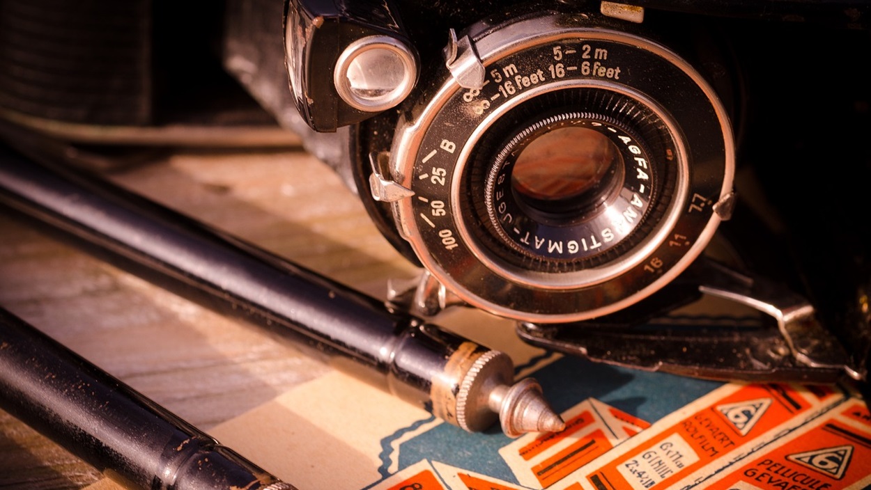 Imagen de recurso de una cámara de cine antigua. Pixabay.