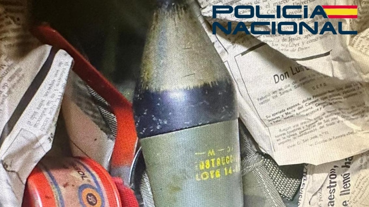 Una mujer encuentra una granada entre la ropa de su trastero en Burgos. POLICÍA NACIONAL