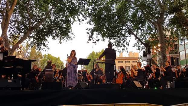 Un momento del concierto celebrado ayer por la l'Orquestra Simfònica de Balears en el Paseig del Born de Palma.