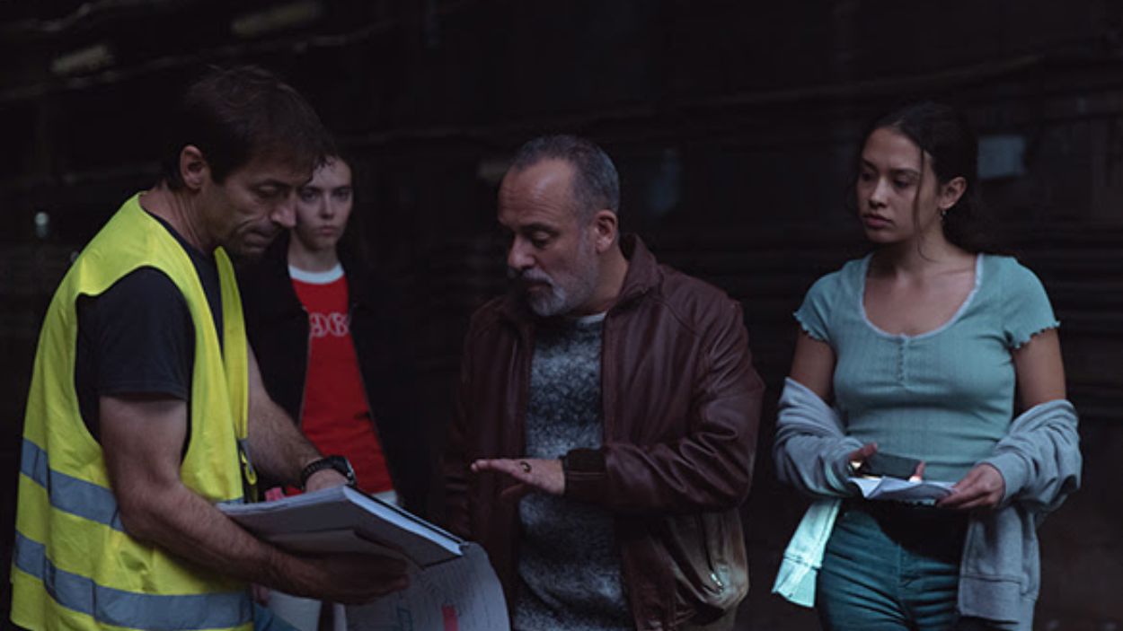El director Luis Prieto junto a los actores Javier Gutiérrez y Natalia Azahara. Imagen cedida.