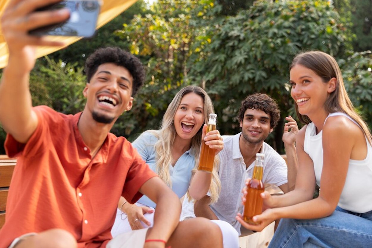 Contacto con amigos a través de un móvil