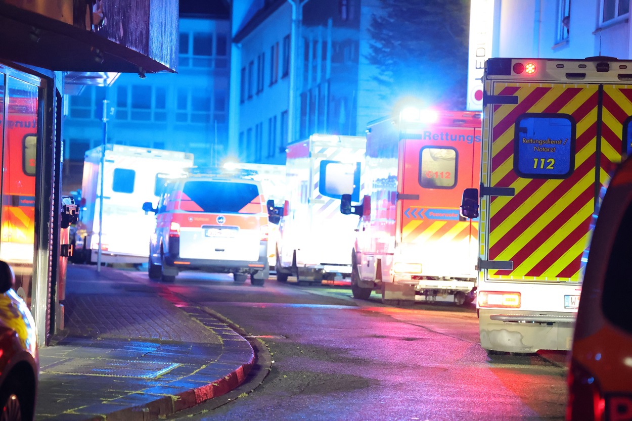La policía y los servicios de emergencia llegando a Solingen. EP.