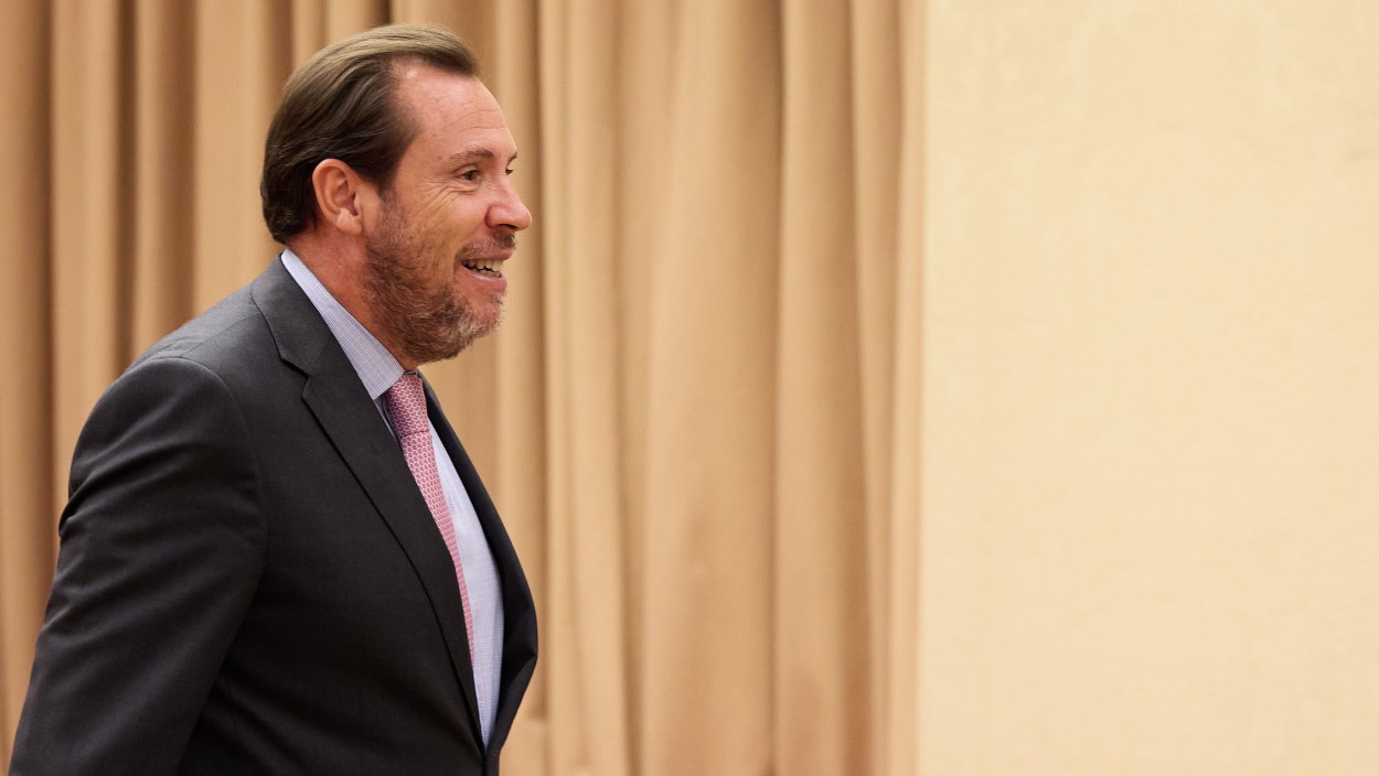 Puente expone a Feijóo y Ayuso hablando de corrupción. EP.