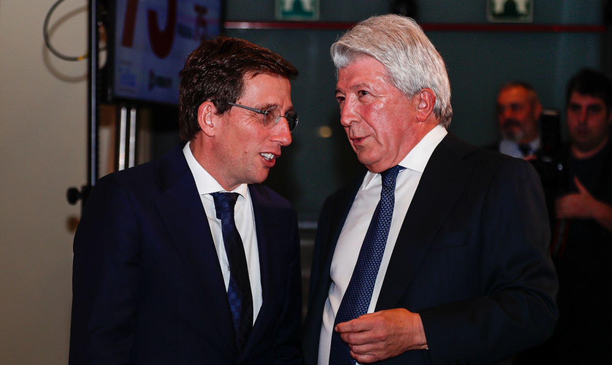 El alcalde de Madrid, José Luis Martínez Almeida y el presidente del Atlético de Madrid, Enrique Cerezo