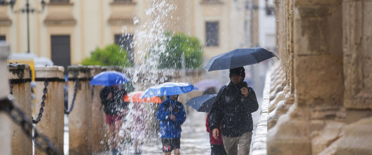 Ascienden a nivel rojo los avisos por tormentas y fuertes lluvias, con alerta especial en la Comunidad Valenciana