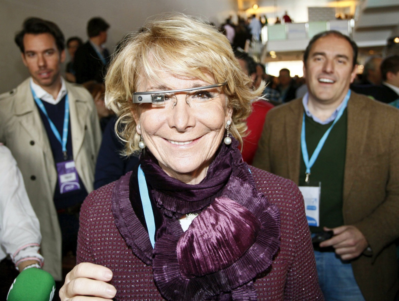 Las gafas tecnológicas de Esperanza Aguirre, también en Wallapop.