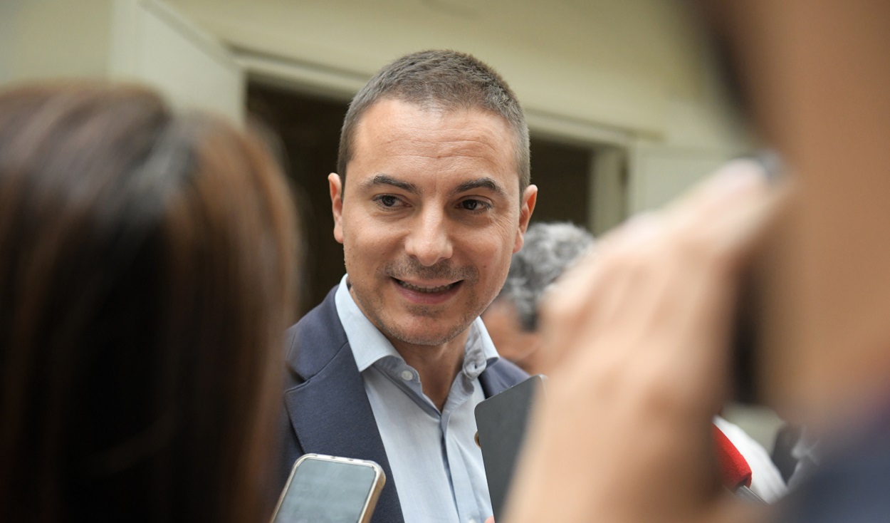 Lobato desmiente que Ferraz le mueve la silla. EP