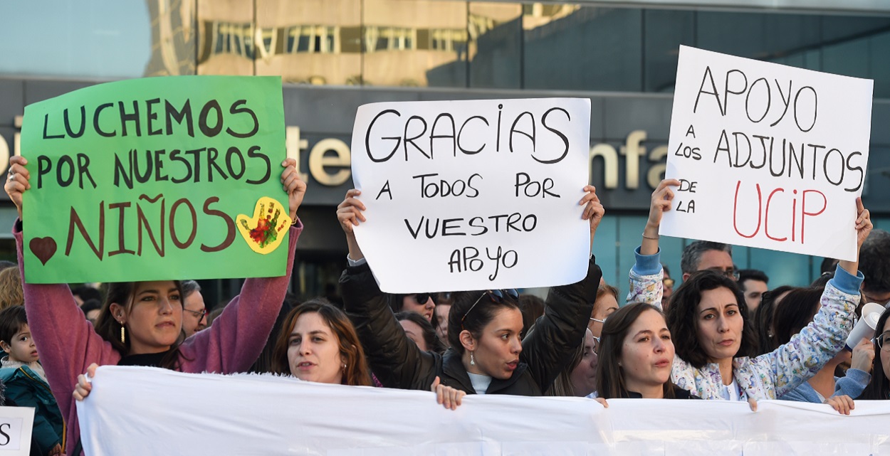 Protestas en La Paz por la situación de la UCI pediátrica de La Paz. EP