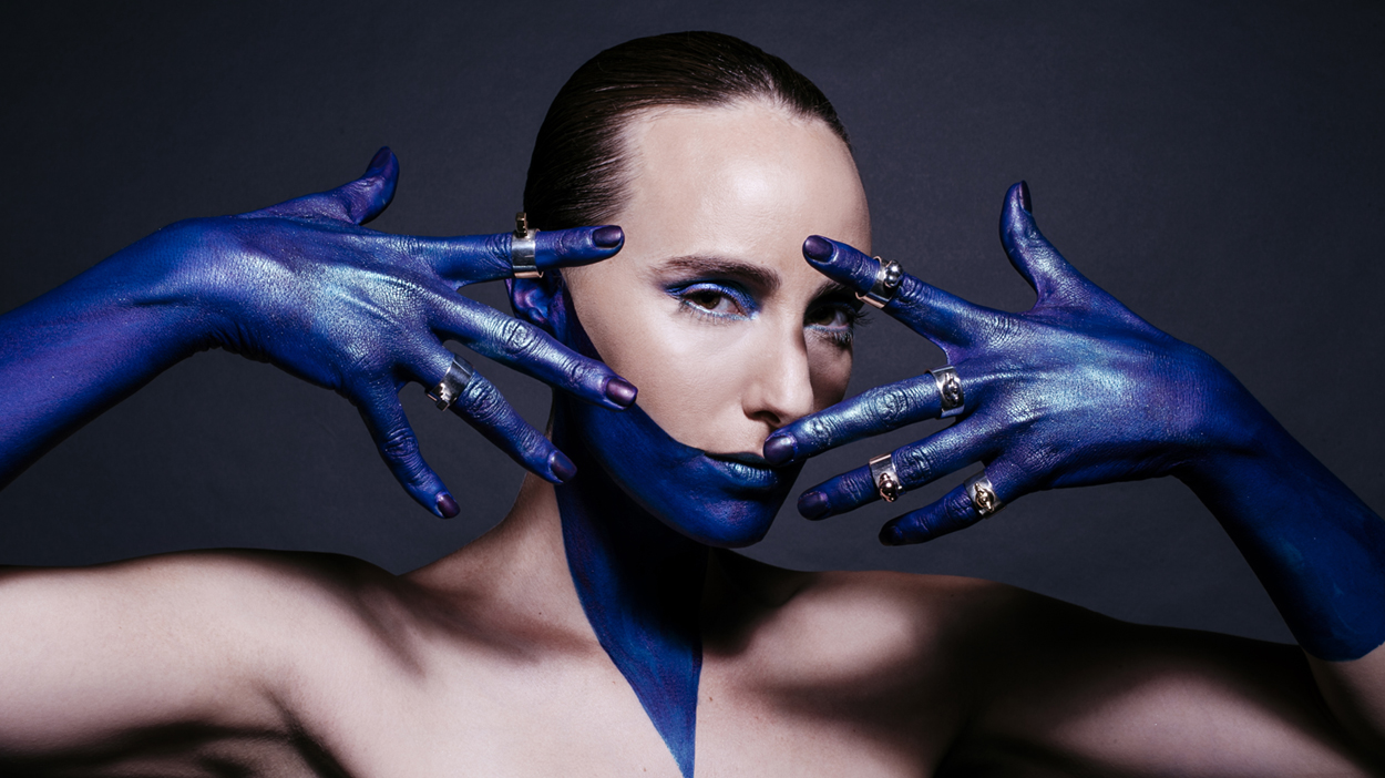 Emilia Lazo, Fotografía de Luis del Amo, Maquillaje de Laura Velilla, Joyas de La Sánchez Emilia Lazo, Fotografía de Luis del Amo, Maquillaje de Laura Velilla, Joyas de La Sánchez
