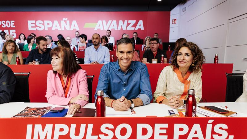 La presidenta del PSOE, Cristina Narbona, el secretario general del PSOE, Pedro Sánchez, y la número dos de los socialistas, María Jesús Montero. EP