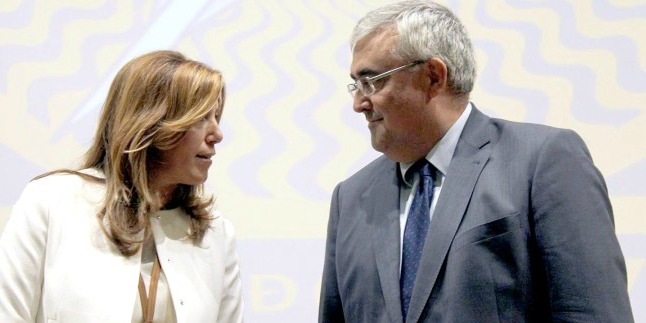 Susana Díaz y el consejero en funciones de Hacienda, Antonio Ramírez de Arellano. 