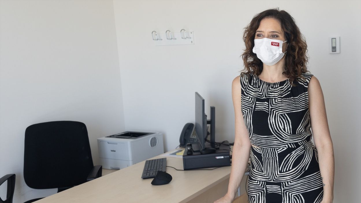 La presidenta de la Comunidad de Madrid, Isabel Díaz Ayuso, durante su visita a la nueva Torre 4 del Hospital Público Universitario Infanta Sofía