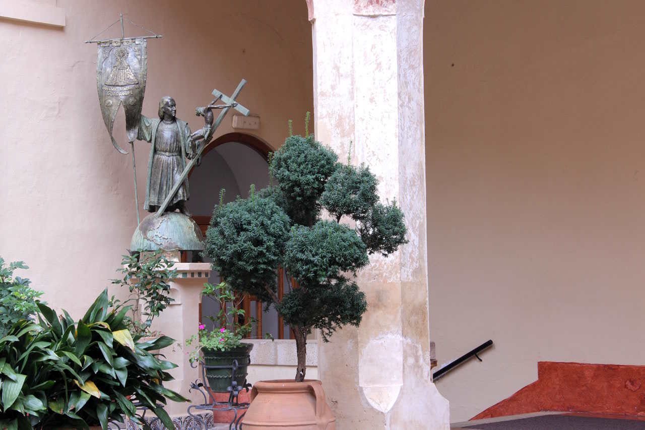 Estatua de Cristóbal Colón (Foto Turismo Junta de Extremadura)