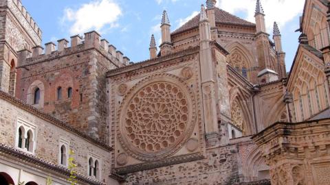 El Real Monasterio de Guadalupe, un templo con elementos mudéjares, góticos, renacentistas y barrocos (Foto Turismo Junta de Extremadura)