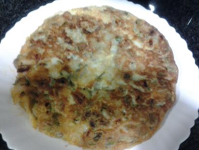 Tortilla de habitas, guisantes y bacalao y lomos de caballa al horno